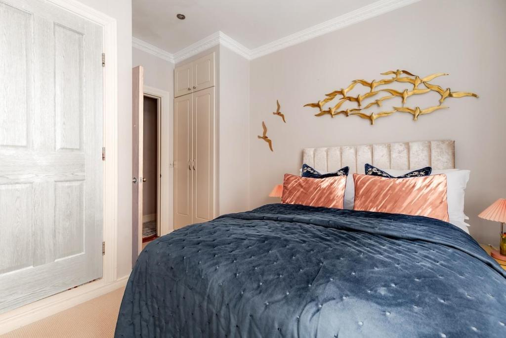 לונדון Revamped & Luxxe For Covent Garden Lovers! Adorable City Home For Families & Friends מראה חיצוני תמונה